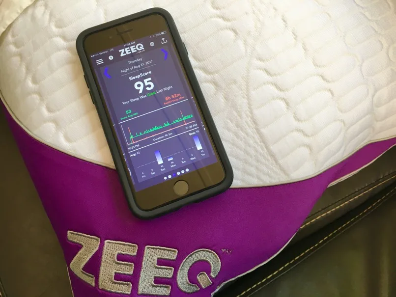 A pillow with at-home sleep analysis! Brilliant! Attach your mobile phone to the sensors in this soft and firm ZEEQ pillow and you'll discover how well you sleep at night. Sensors for snoring, too. It's a smart pillow that also plays music inside to not disturb your partner. #sleepbetter