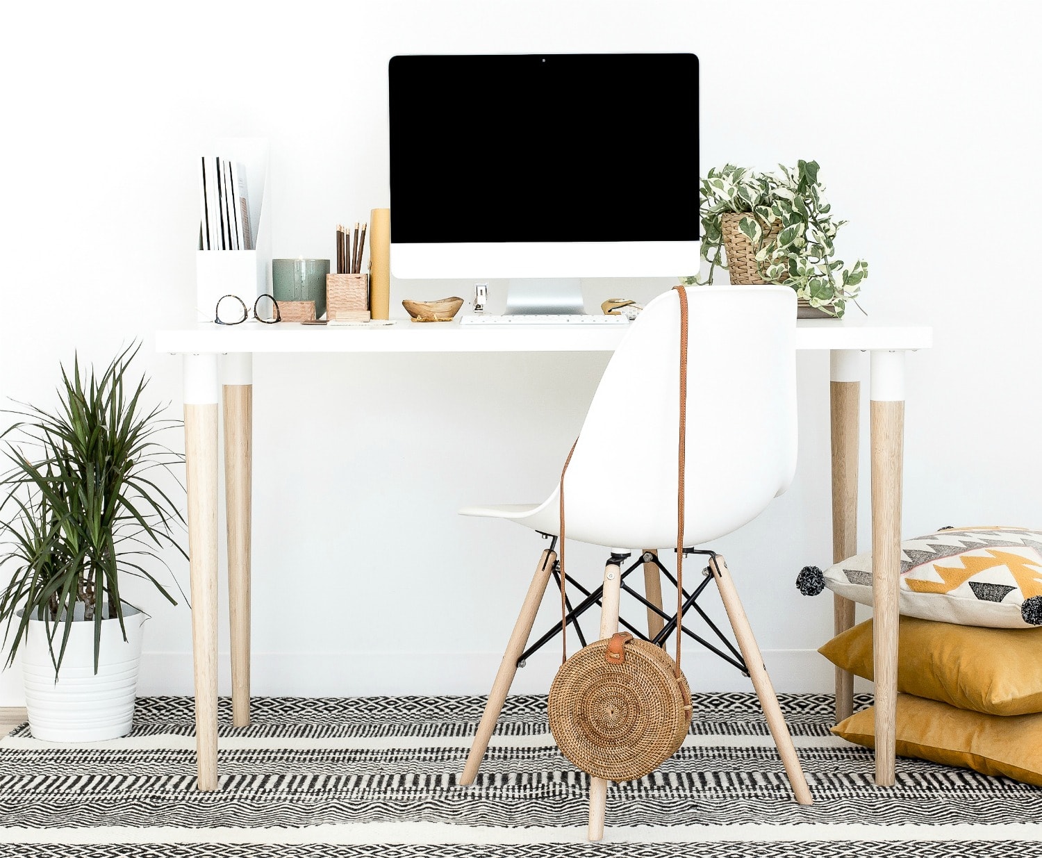 Houseplants-in-Office-with-Boho-Chic.jpg
