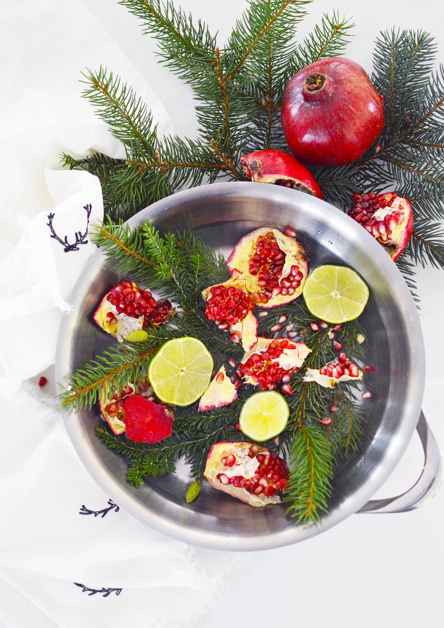 the best do-it-yourself holiday stovetop potpourri — a styled sage