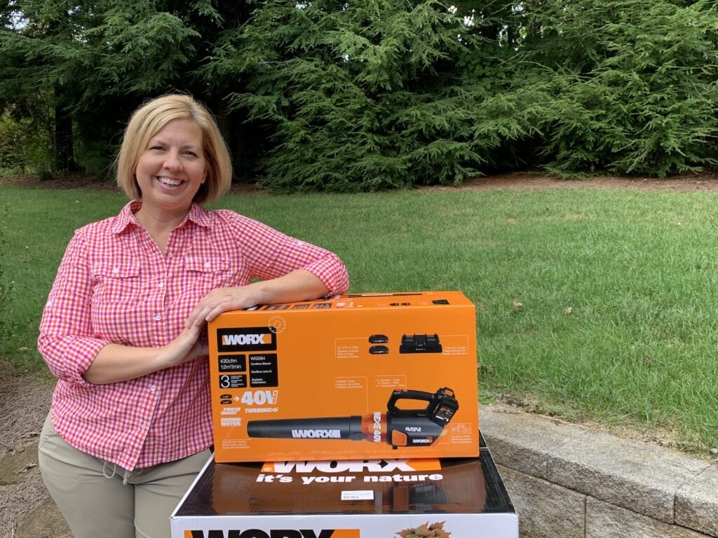 woman with worx cordless leaf blower
