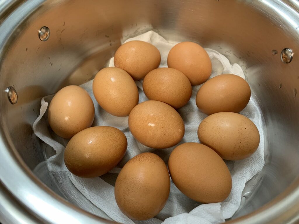 https://www.getgreenbewell.com/wp-content/uploads/2021/09/hard-boiling-eggs-without-water-1024x768.jpg