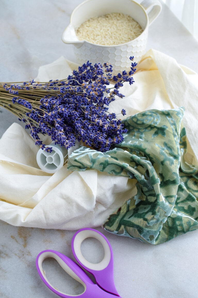 DIY Aromatherapy Rice Bags for Eyes (Hot or Cold Eye Pillows) - Get ...